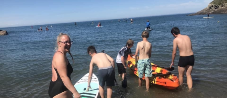 host family activity paddle