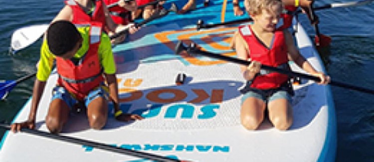 Supernova colonie de vacances été paddle géant sur l'océan atlantique