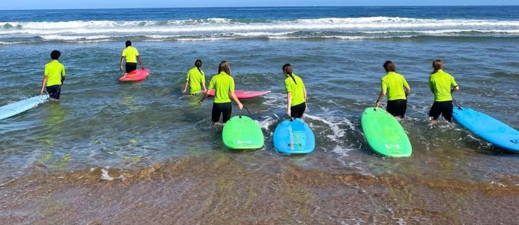 Supernova soleil océan et sensation groupe ado surf