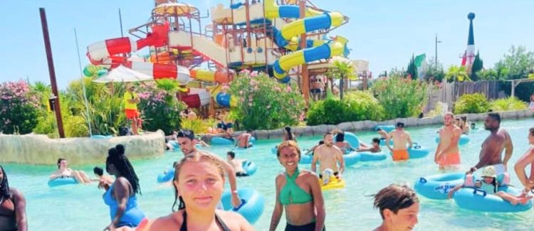 Supernova colonie de vacances groupe d'ados prêt pour jouer au paintball sud de la france