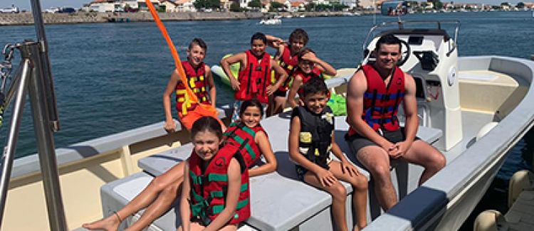 Supernova colonie de vacances enfants en sortie bateau mer méditerranée