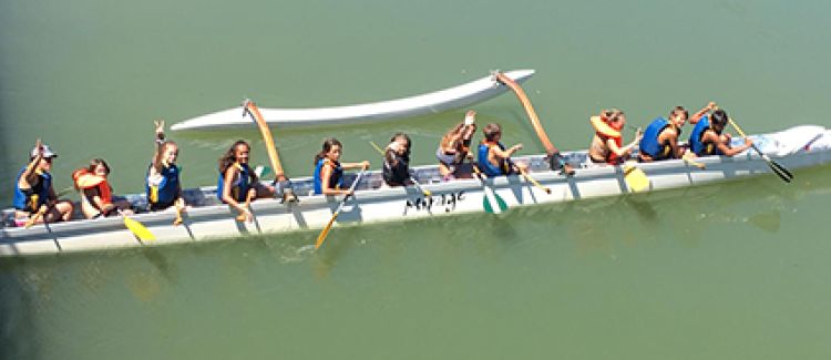 Supernova colonie de vacances enfants sur pyrogue hawaienne pays basque
