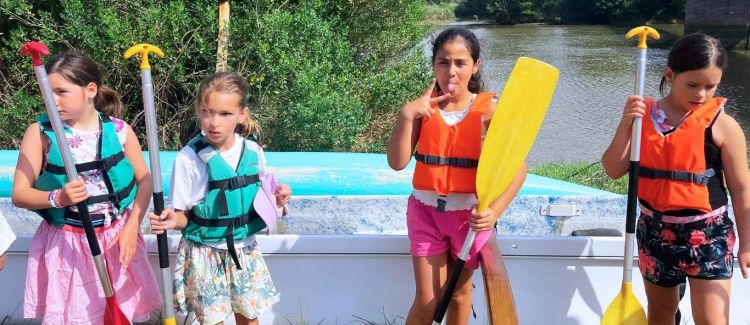 Supernova colonie de vacances gym gymnastique groupe de gymnastes enfants heureuses