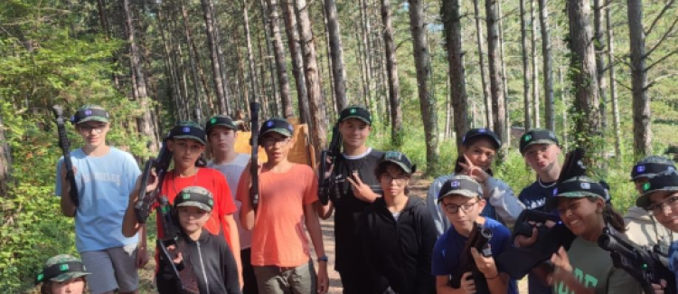 Supernova camp nature pour enfant balade en forêt