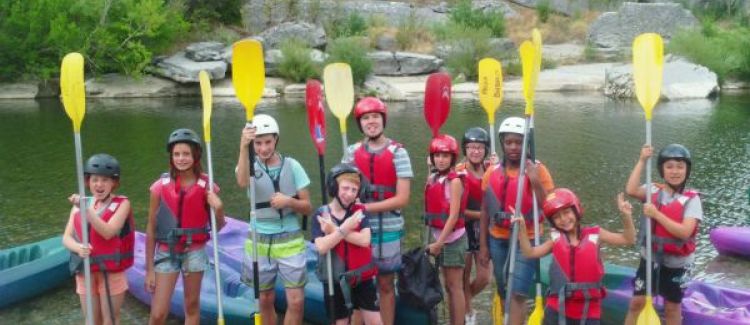 colonie vacances été enfants kayak karting baignade