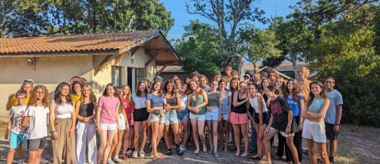 Supernova colonie de vacances photo de groupe ados dans un camping dans les landes