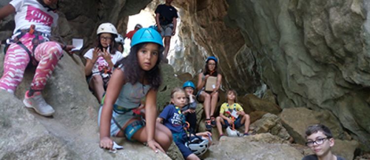Supernova colonie de vacances photo de groupe enfants escalade ardèche