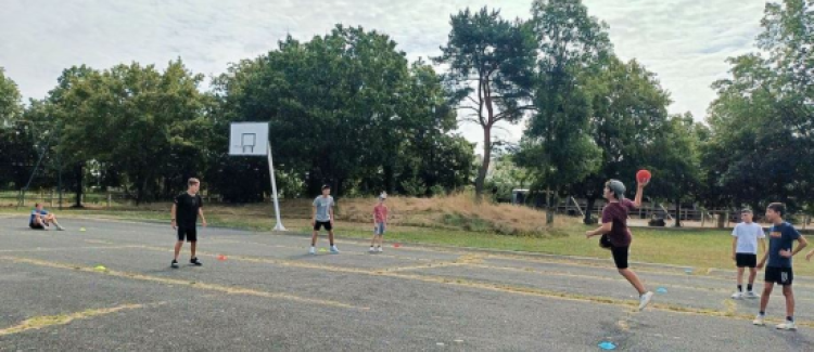 groupe d'enfants, jeux, vie quotidienne