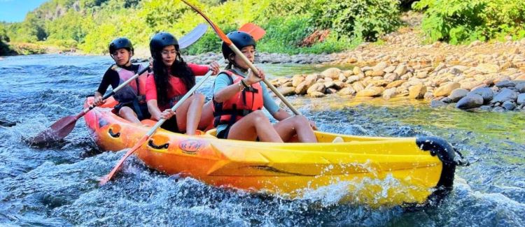 Supernova colonie de vacances photo de groupe enfants escalade ardèche