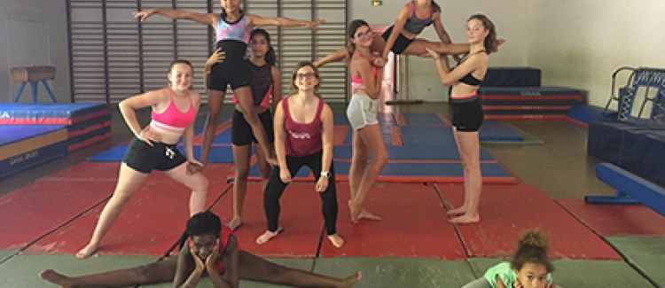Supernova colonie de vacances gym gymnastique groupe d'enfants gymnastes