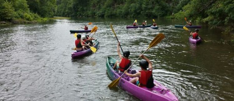 colonie vacances été enfants kayak karting baignade