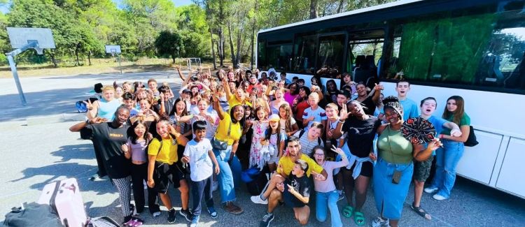 Supernova colonie de vacances photo de groupe d'ados provence