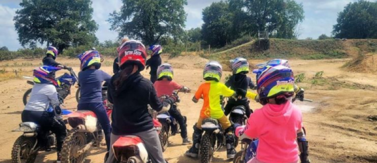 groupe d'enfants, moto, quad