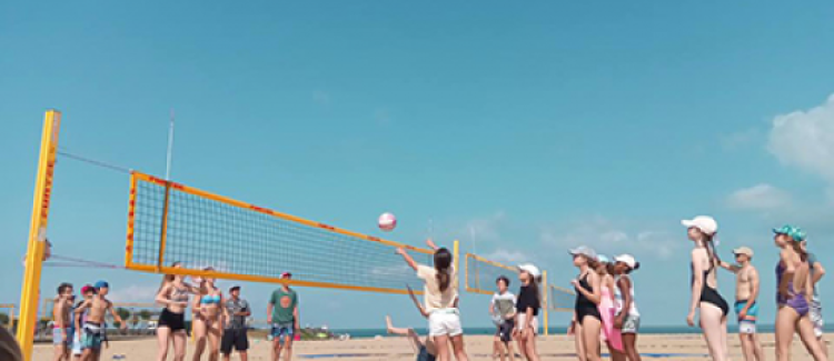 Supernova colonie de vacances ado volley sur les plages du pays basque