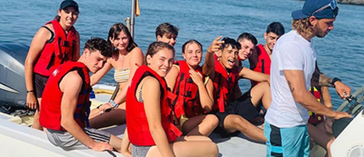 Supernova colonie de vacances été ados en sortie bateau sur la méditerranée