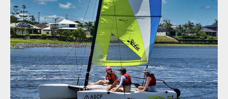 Supernova colonie de vacances ados en cours d'initiation voile sur l'atlantique