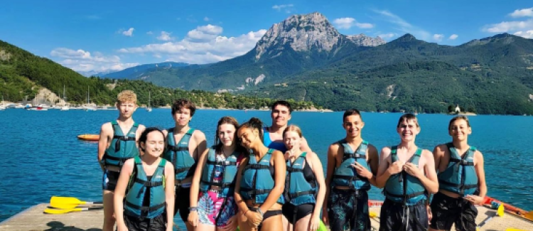 Groupe activités nautiques camp avancée bleue