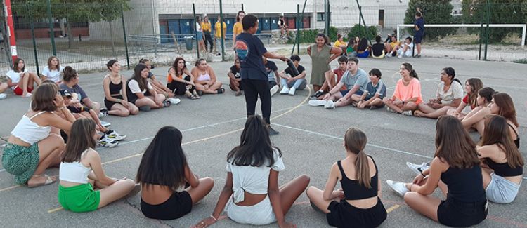 Supernova colonie de vacances veillée en groupe ados