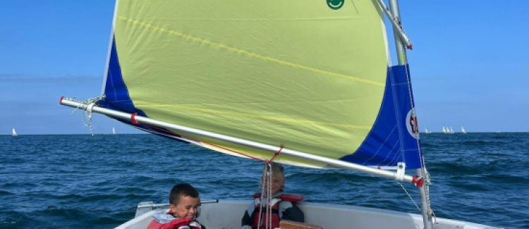 Optimiste, voile, enfants