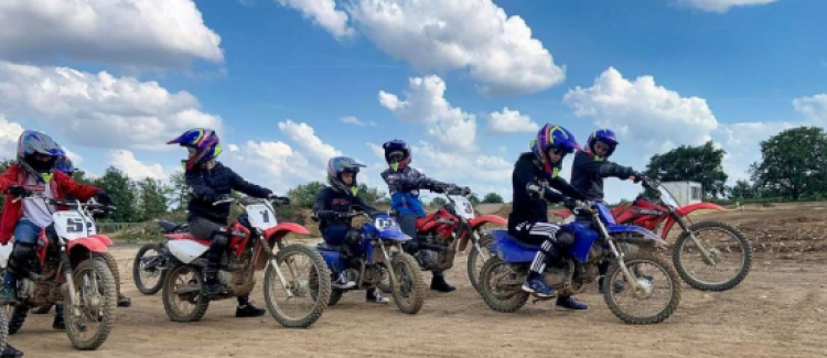 groupe d'enfants, moto, quad