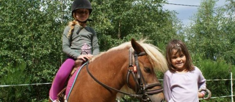 Supernova stage équitation enfants avec un cheval sud de la france