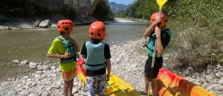 Supernova colonie de vacances cours de kayak accompagné pour les enfants drôme