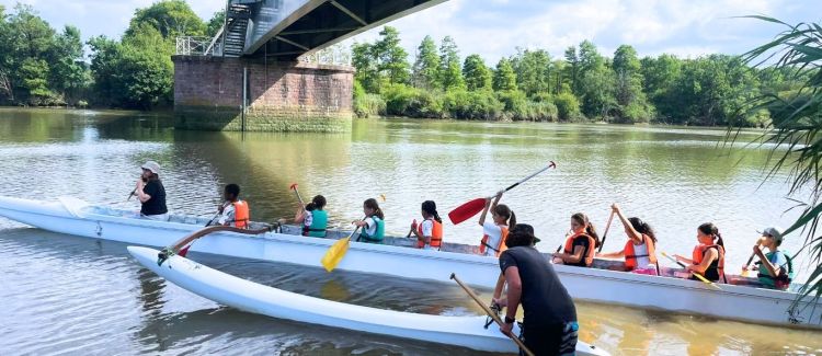 Supernova colonie de vacances enfants bodyboard dans l'océan atlantique