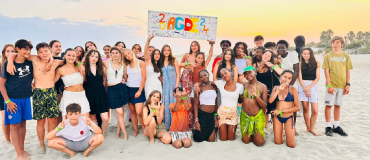 Supernova colonie ado cap d'agde photo de groupe sur la plage