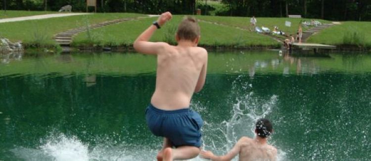 Baignade au lac bleu à 300 m du chalet