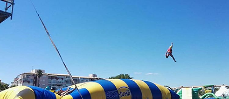 Supernova colonie de vacances aquapark aqualand structure gonflable sud de la france