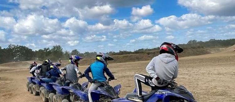 groupe d'enfants, moto, quad