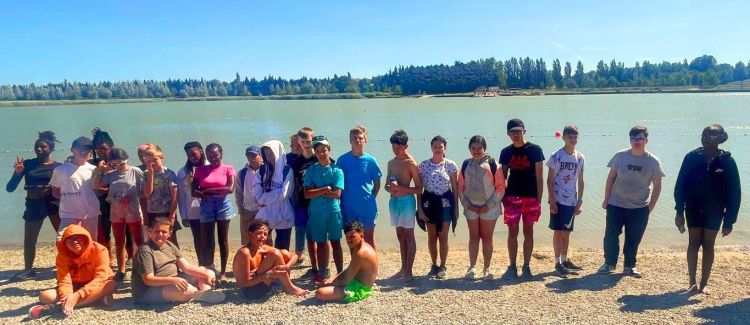 Supernova colonie de vacances veillée en groupe ados