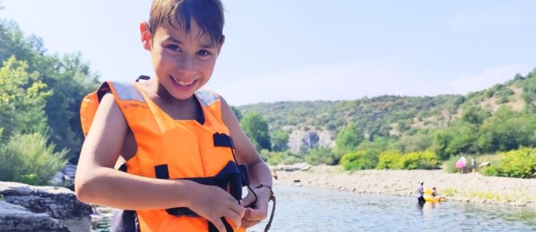 Supernova colonie de vacances enfants escalade dans la nature ardèche