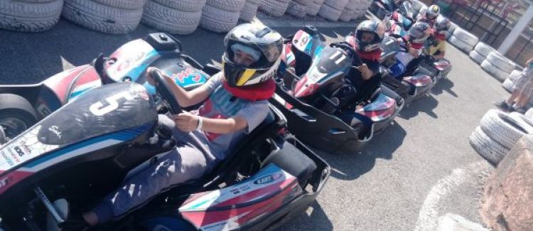 colonie vacances été enfants kayak karting baignade