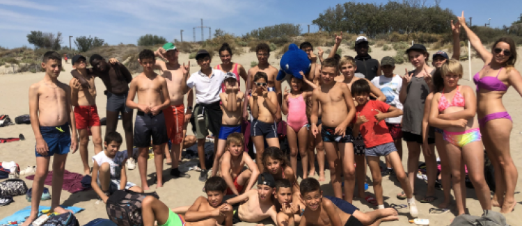 Supernova colonie de vacances été  ados photo de groupe sur la plage